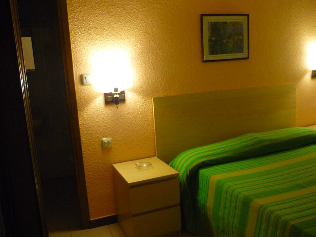 Hostal El Centro Huesca Phòng bức ảnh